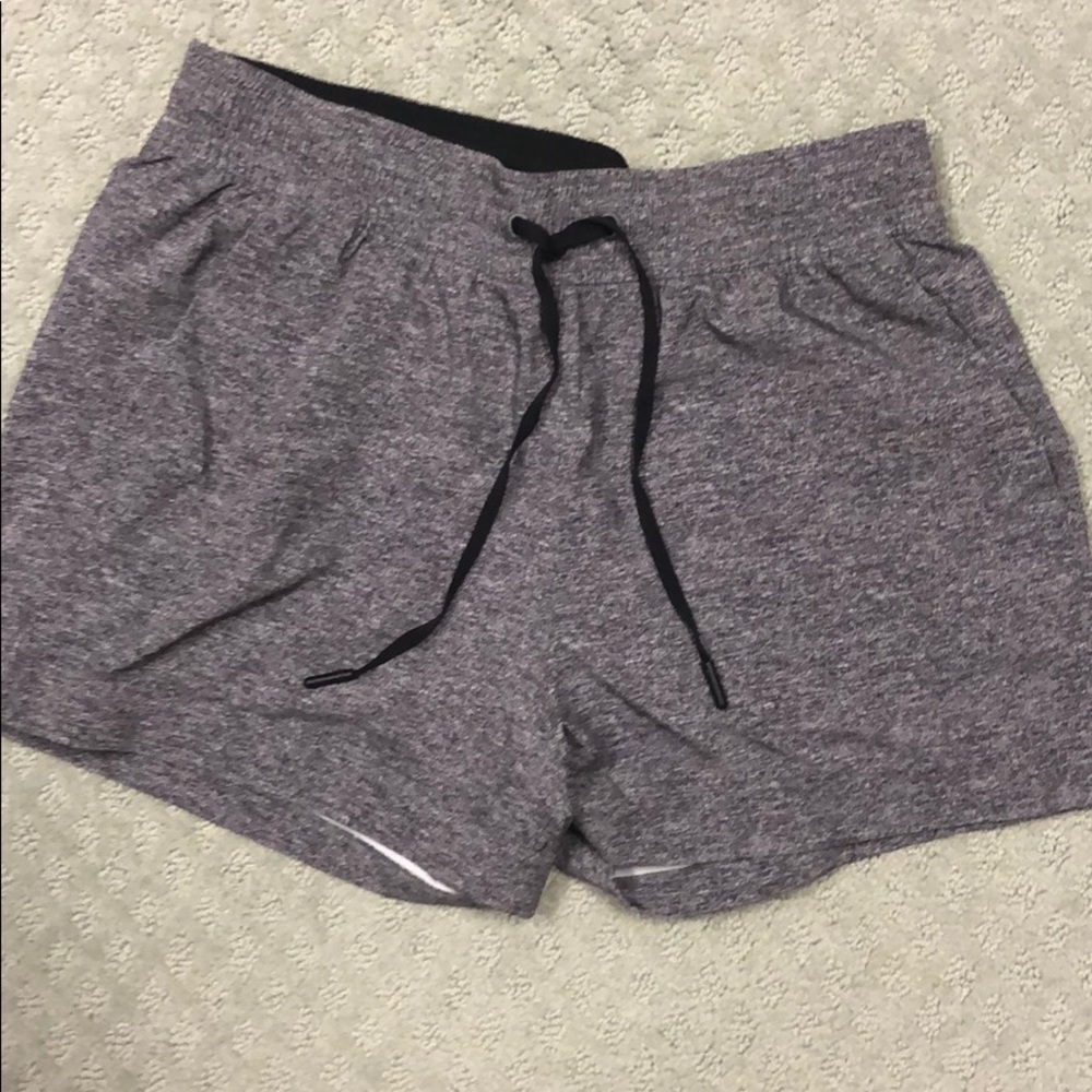 Lululemon size 8 spring breakaway short 3”